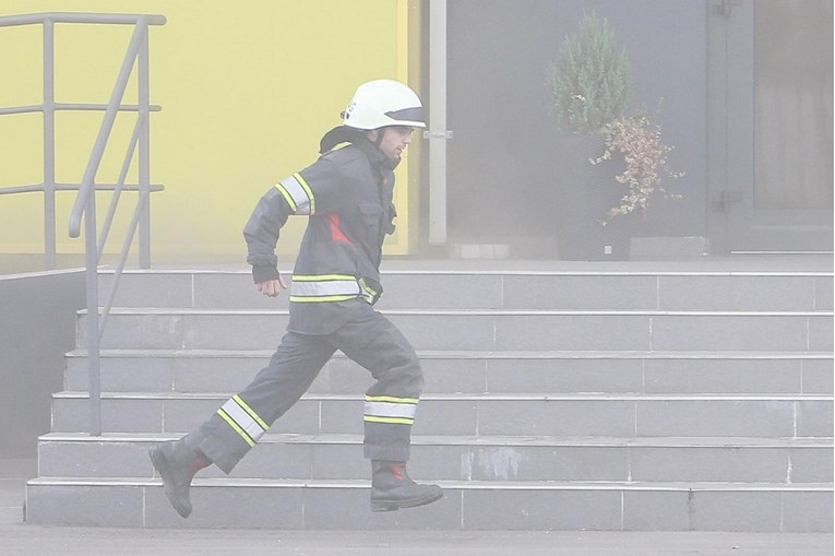 U požaru kuće u Zagrebu umrla jedna osoba