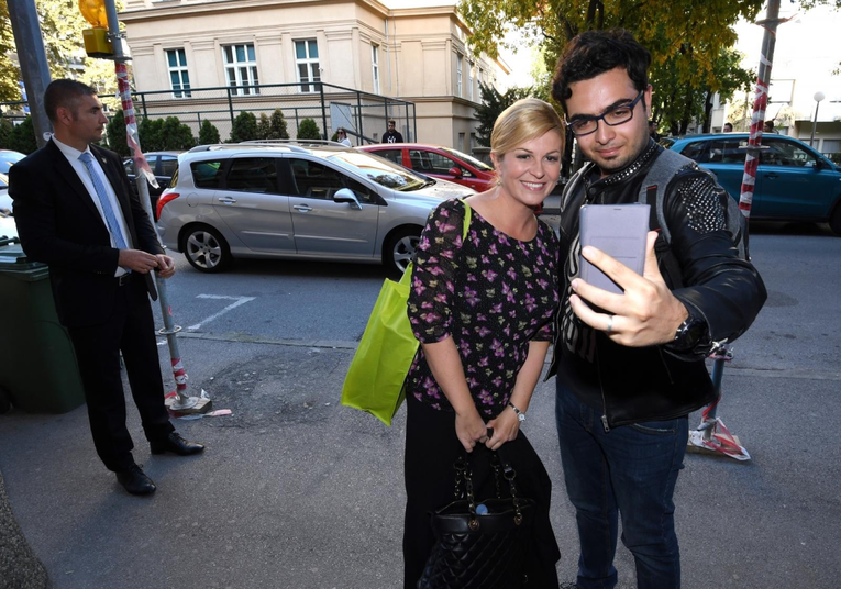 Pogledajte što je Kolinda radila pred faksom netom prije obrane nacrta doktorata