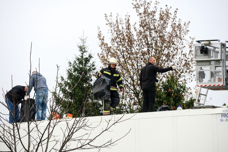 Blokada u Dubravi zbog šlepera beogradskih tablica. Nađena marihuana