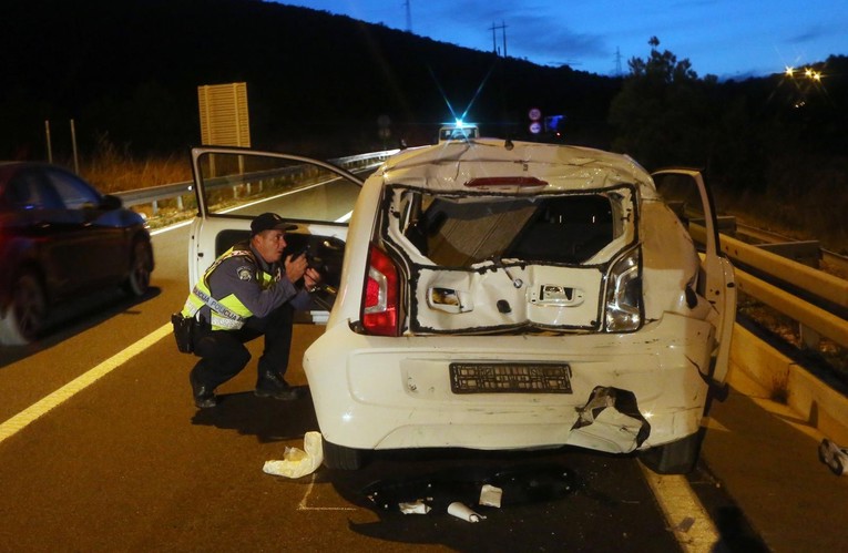 Na auto naletjela cisterna: Jedan poginuli, dvoje djece i žena ozlijeđeni