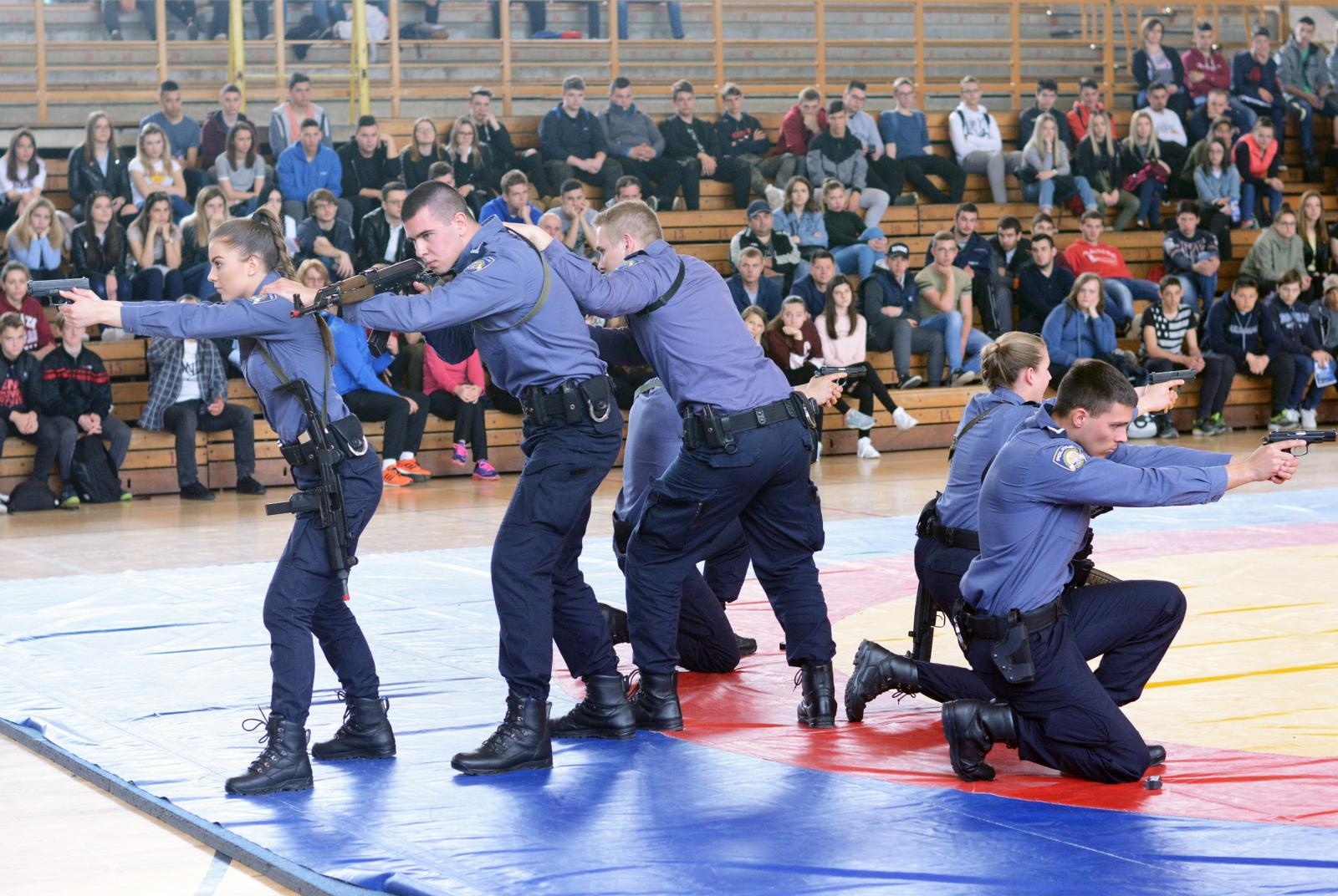 Odsad u policiju mogu i oni koji su završili trogodišnju školu