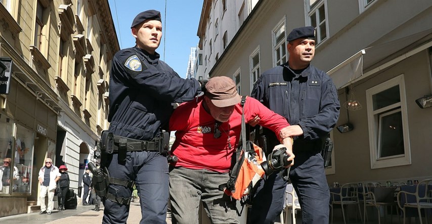 VIDEO Policija brutalno privela fotoreportera dok je Keleminec palio Novosti