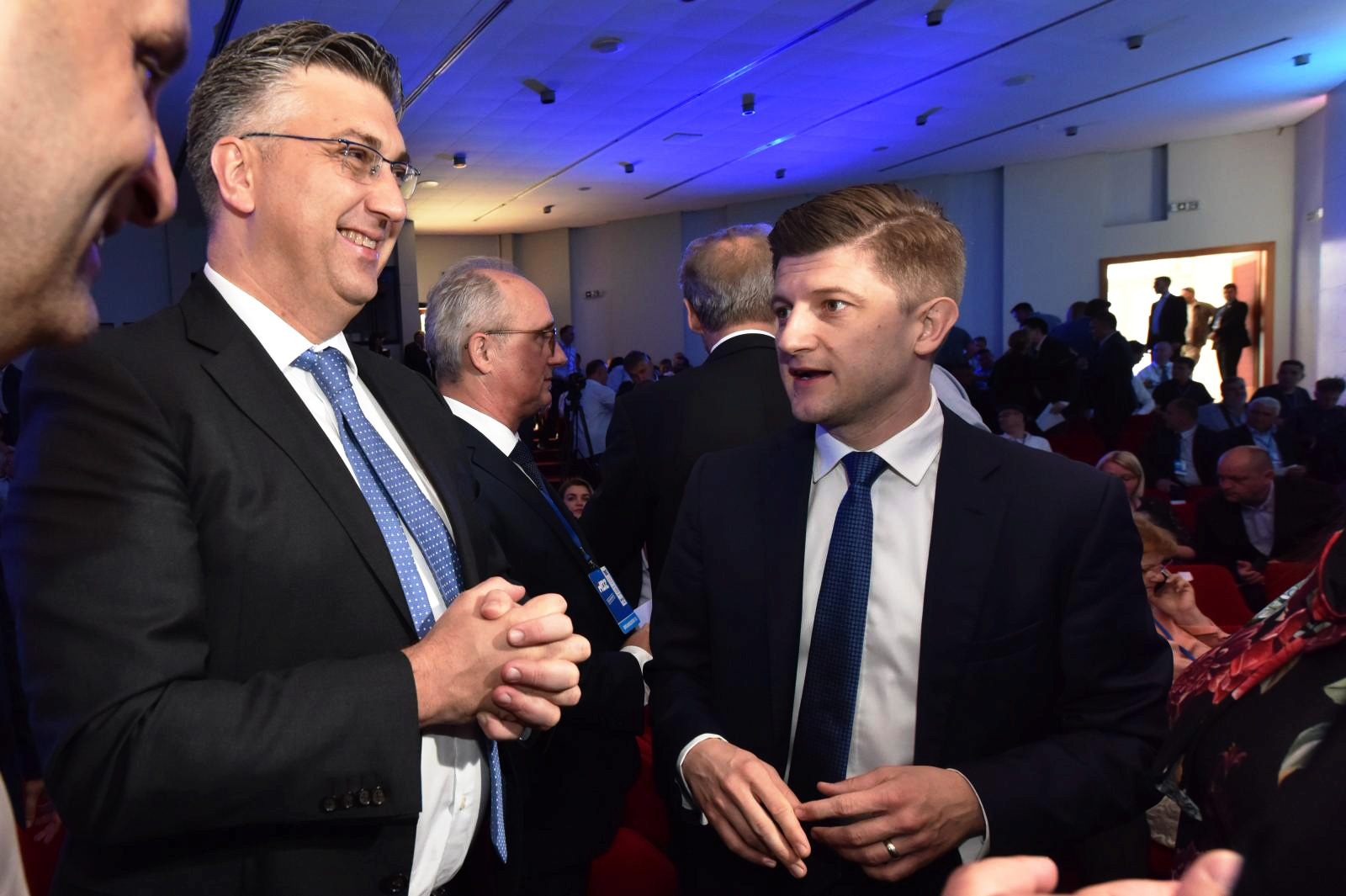 Danas ćemo doznati što vlada stvarno planira s porezima i PDV-om