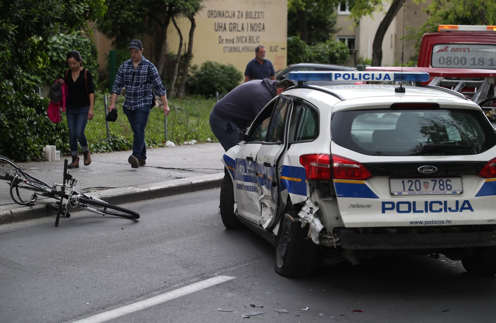 Biciklist ozlijeđen. U sudaru sudjelovao i policijski auto