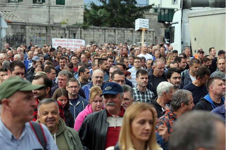 FOTO Preko tisuću radnika 3. maja na ulicama Rijeke maršira zbog neisplata plaća