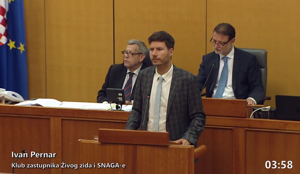 VIDEO Pernar je za govornicom u saboru šutio osam minuta