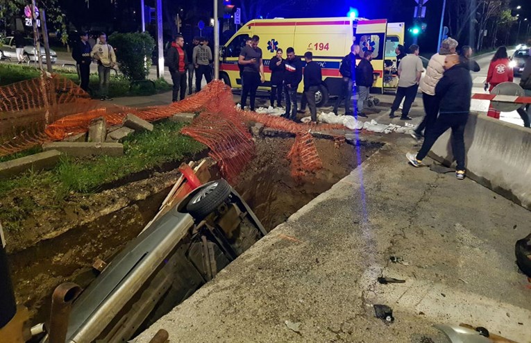 Nesreća u Zagrebu: Vozač cijelim autom upao u rupu, odvezla ga je hitna