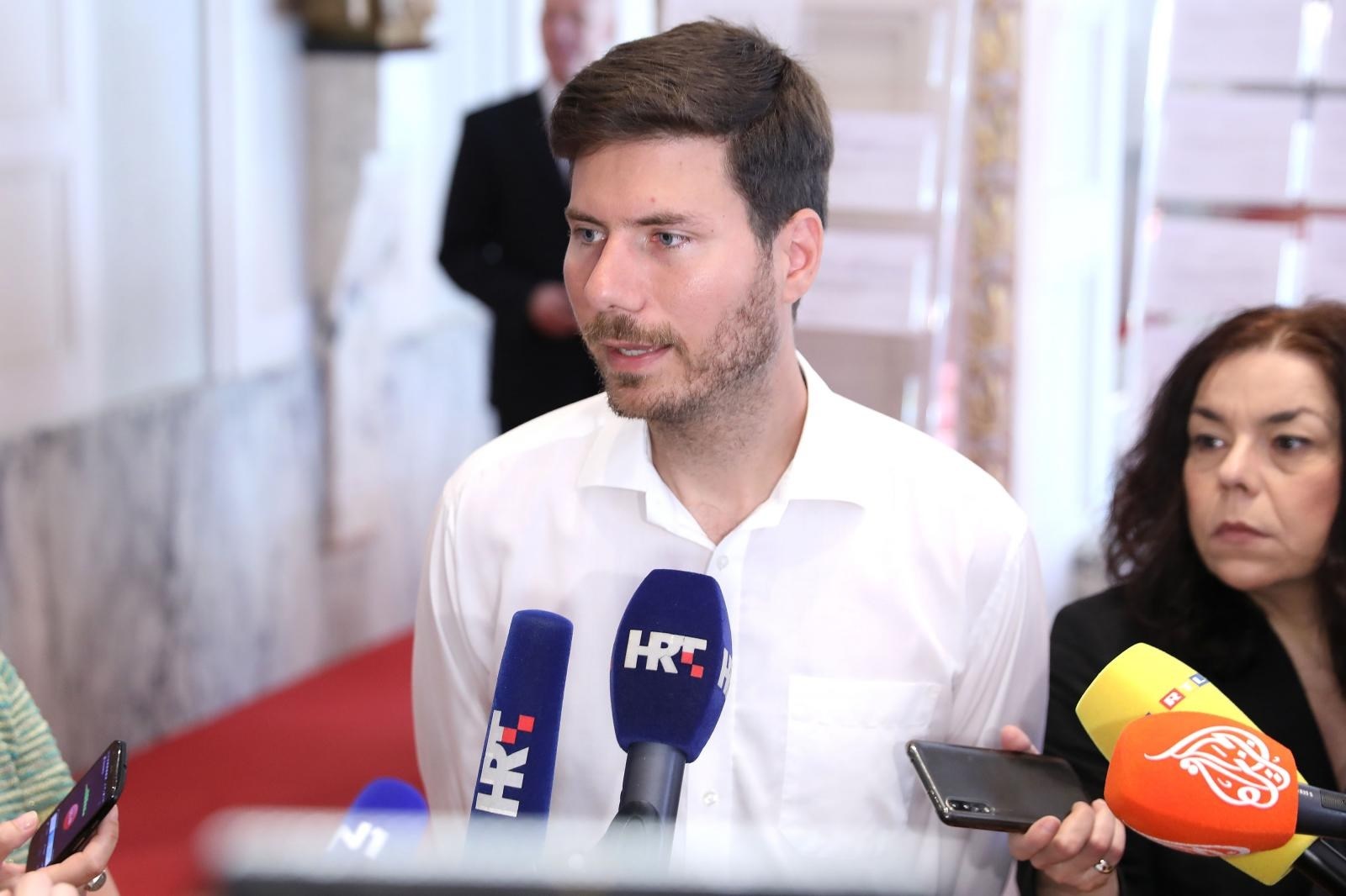 Pernar otkrio koju će stranku preuzeti