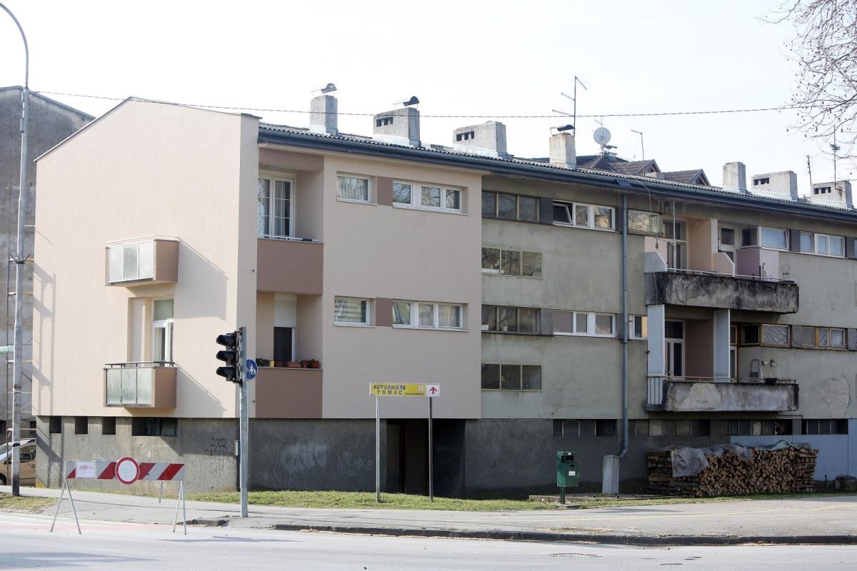 Kad uočite bizaran detalj na zgradi u Karlovcu skužit ćete zašto svi bulje u nju