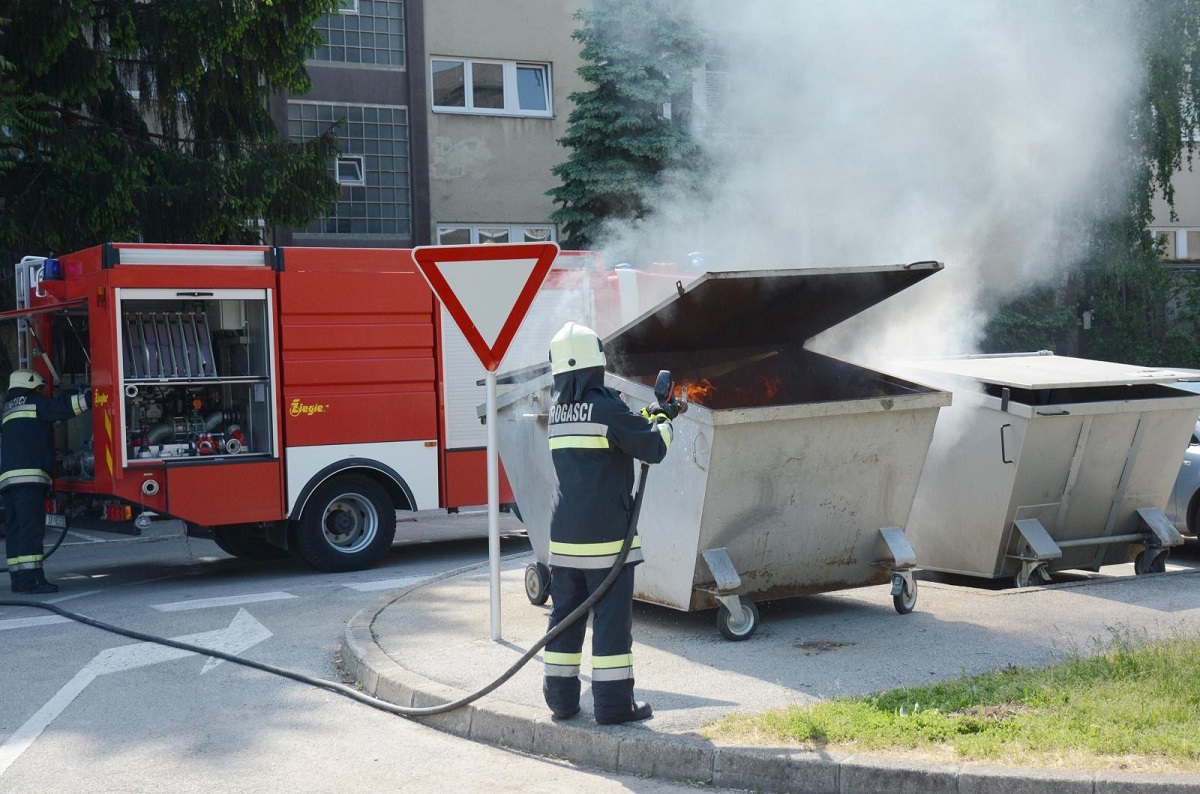 U 24 sata na splitskom području gorjelo 20 kontejnera