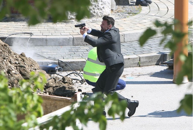 Akcijske scene u Karlovcu: Holivudski glumac pucao iz pištolja u centru grada