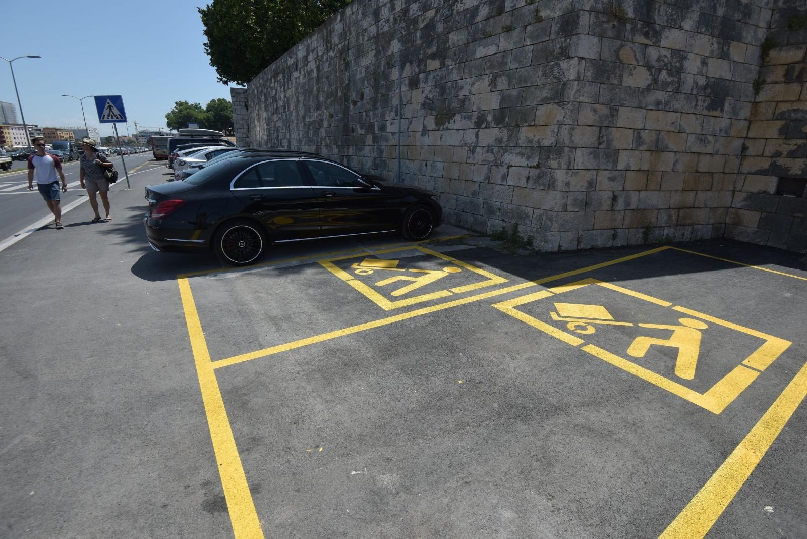 Pauk mu počeo dizati auto u Zadru, on izvadio starinski pištolj i mahao sjekirom