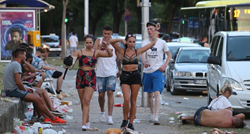 Ljudi spavaju na ulici, smeće posvuda: Apokaliptični prizori u Splitu nakon prve večeri Ultre