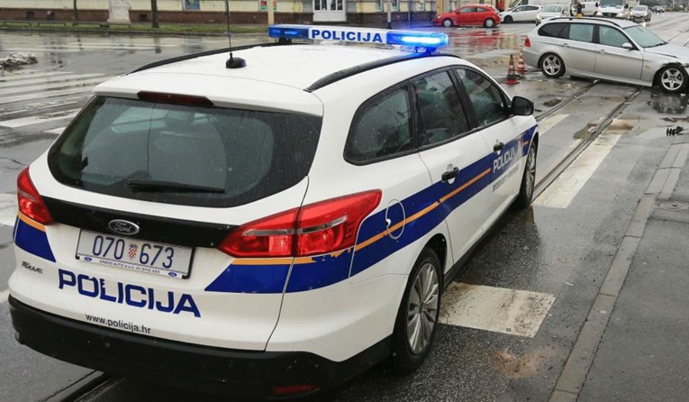 U strašnom sudaru u Osijeku djevojčica ispala iz auta: "Bila je sva u krvi"