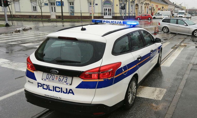 Policija kod Osijeka zaustavila kombi, za volanom zatekli dijete