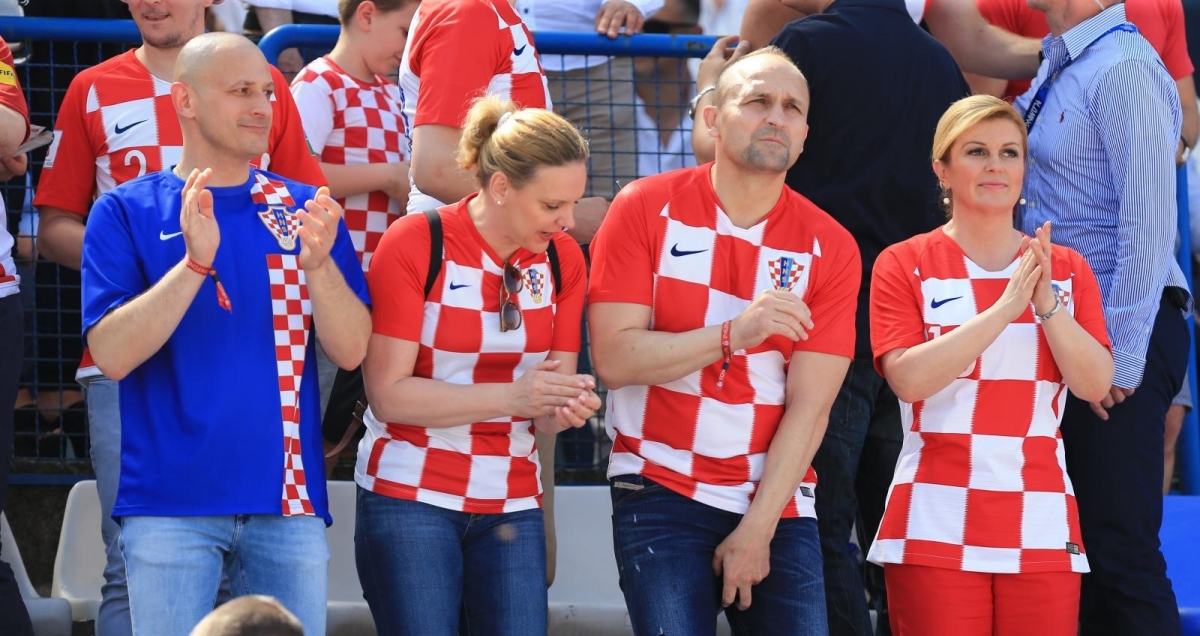 Kolinda navijala na utakmici i pokazala čiji broj nosi na dresu