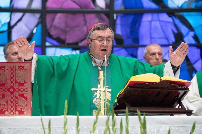 Kardinal Puljić poručio da moli za one koji Hrvatima žele ''oprati pamet'