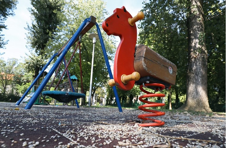 Prvo igralište za djecu s poteškoćama u razvoju postavljeno u Vinkovcima