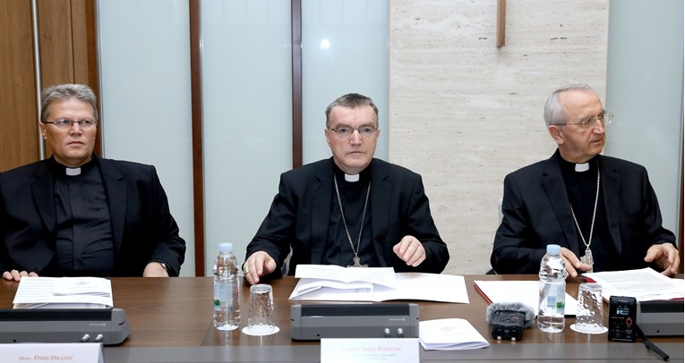 Biskupi odlučili da će sve crkve u Hrvatskoj zvoniti za Vukovar