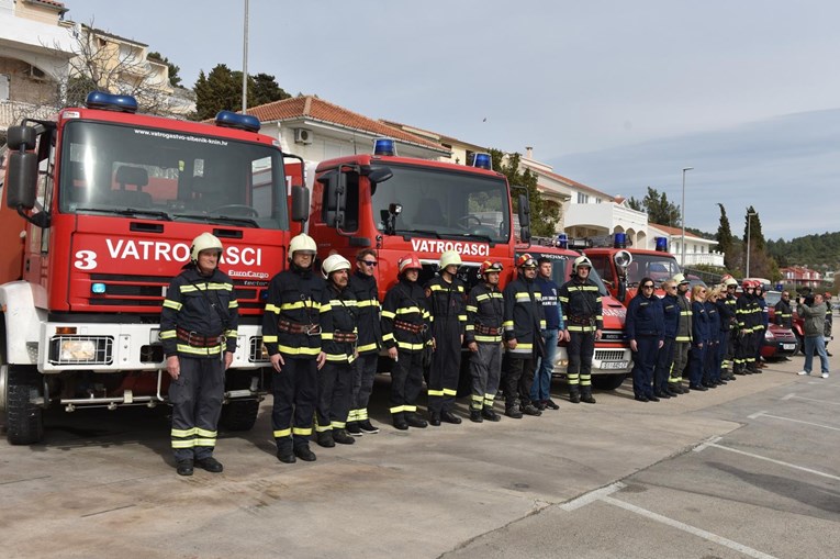 Pogledajte ove fotke: Svi hrvatski vatrogasci su uz Franu Lučića