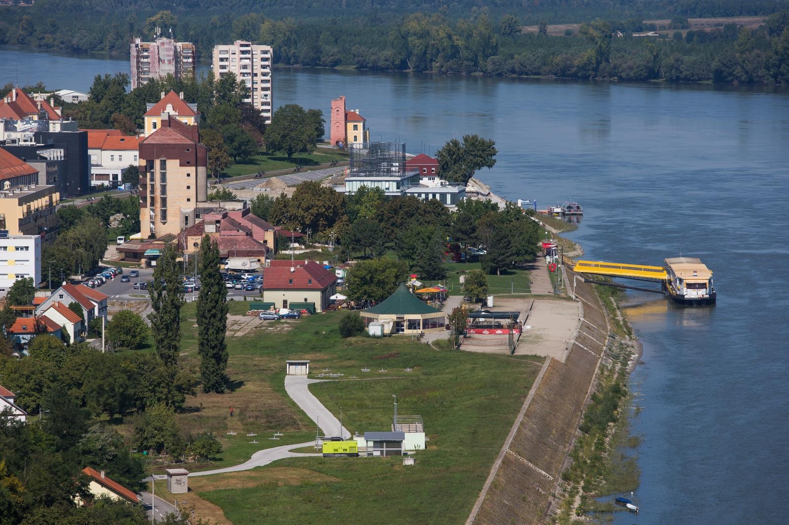 Mađarska vlada platila dječje igralište u Vukovaru