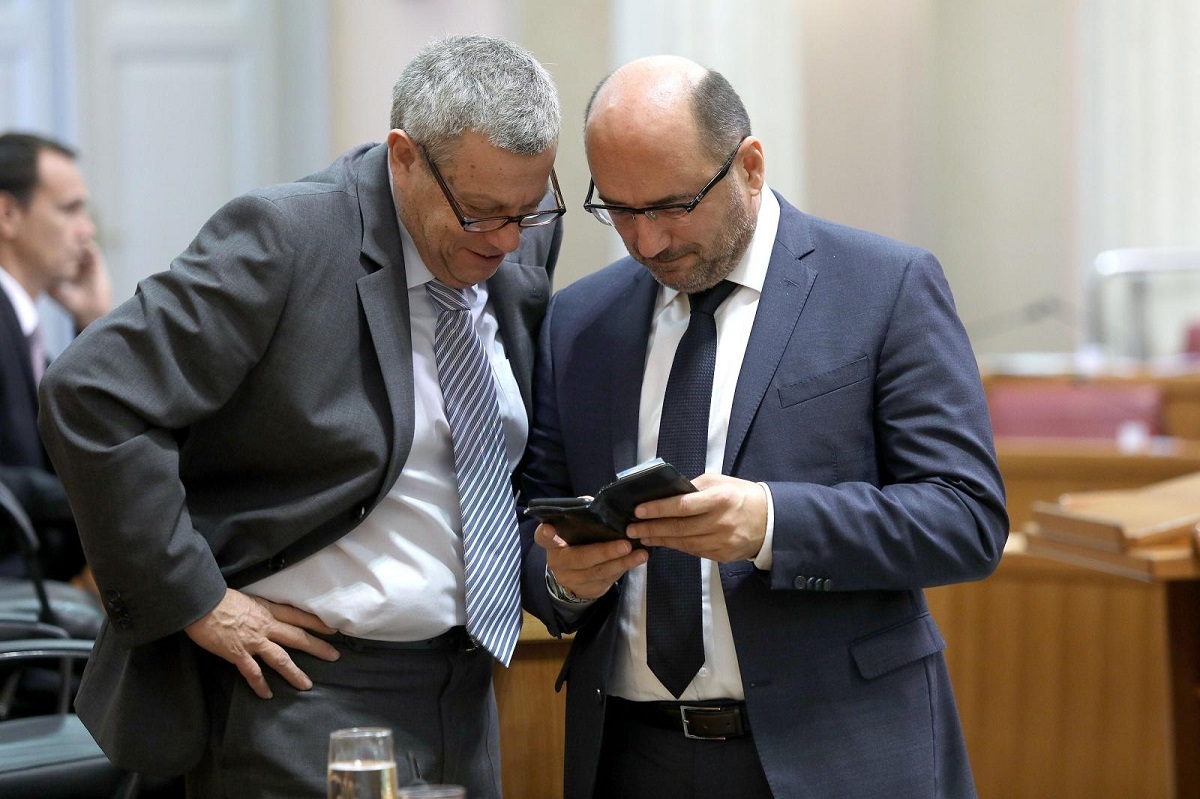 FOTO Što je to Brkić sa svog mobitela poslao tajniku sabora?
