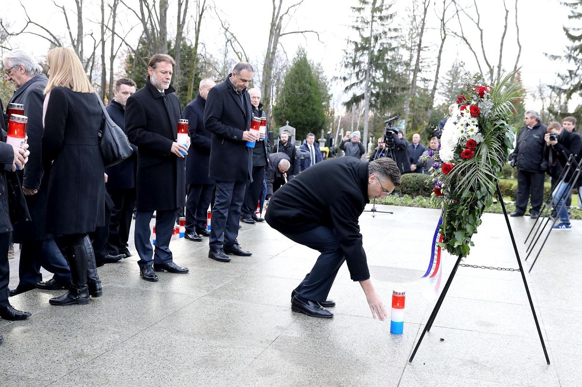 HDZ položio vijence na Tuđmanovom grobu. Plenković: Bio je vizionarski državnik