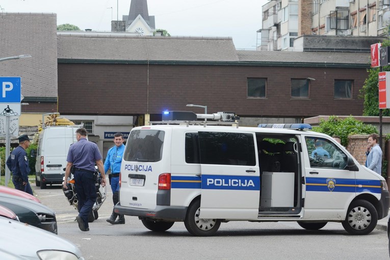 Policiji nije jasno zašto je radnik pao u Sisku i poginuo