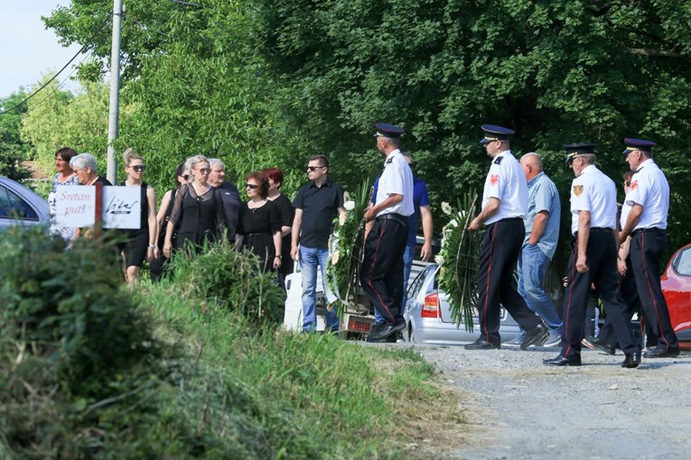 U Erdutu pokopane djevojčice koje je usmrtio kamion