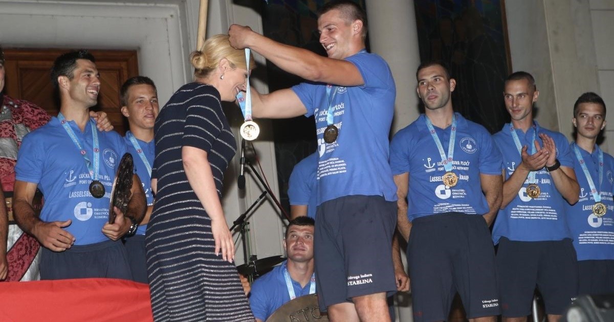 Kolinda na Maratonu lađa nosila najneobičnije cipele koje ima