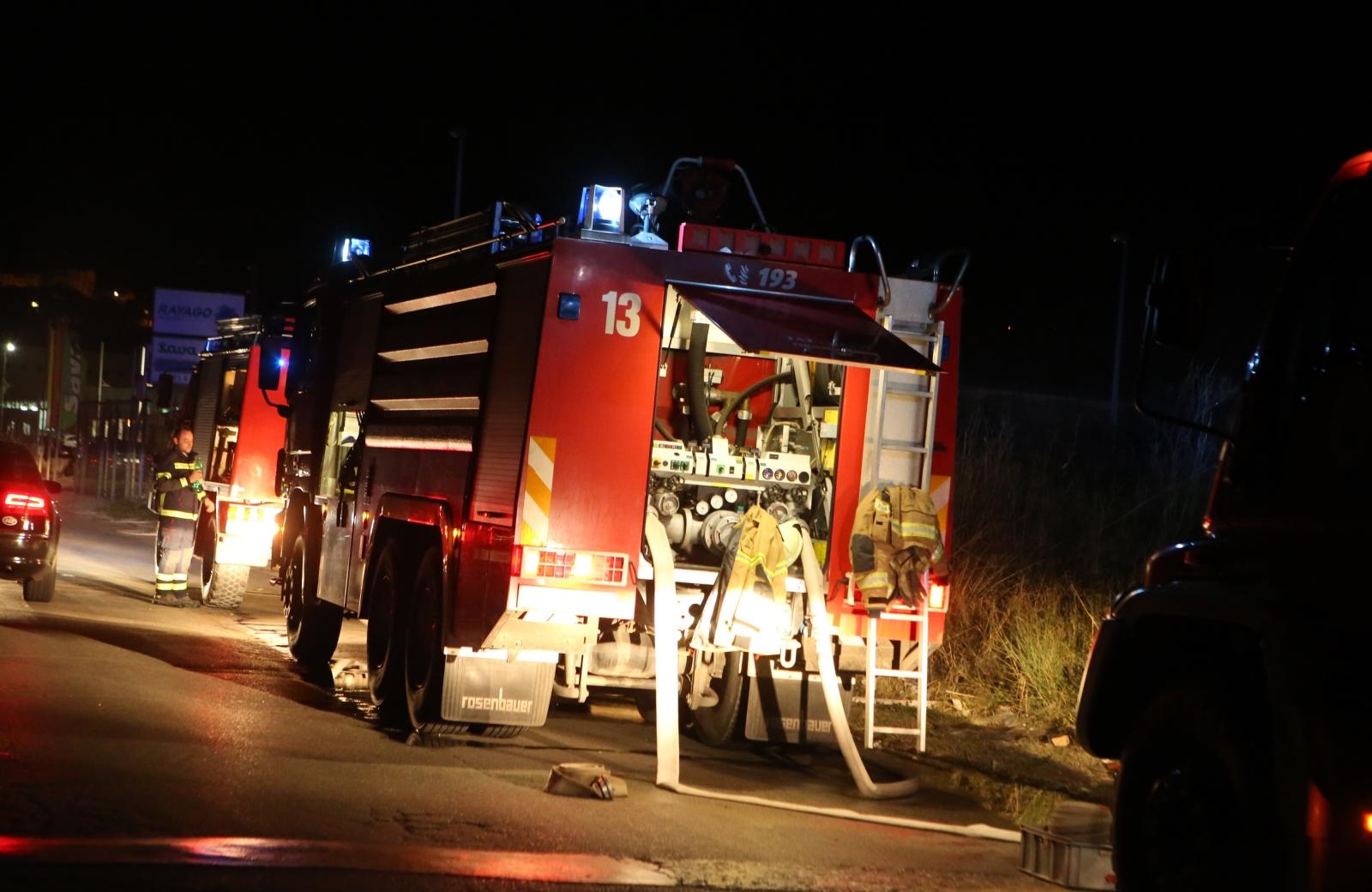 Usred noći izgorio auto u Kaštelima