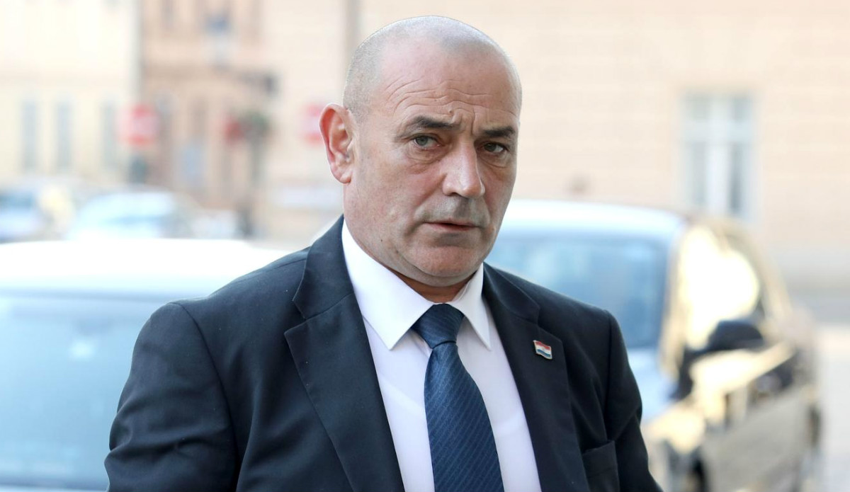 Medved komentirao SMS-ove svog pomoćnika u kojima savjetuje provale u stanove