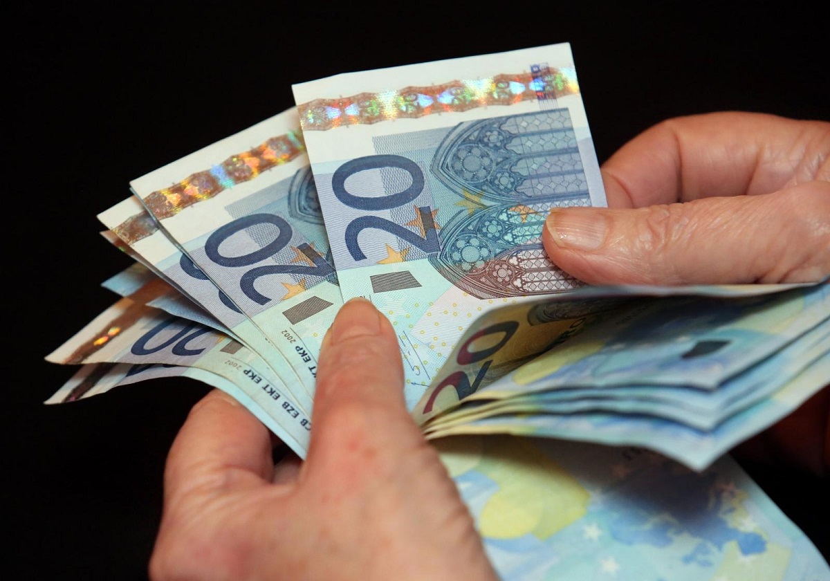 Euro oslabio zbog vijesti o talijanskom proračunu, funta u padu zbog Brexita