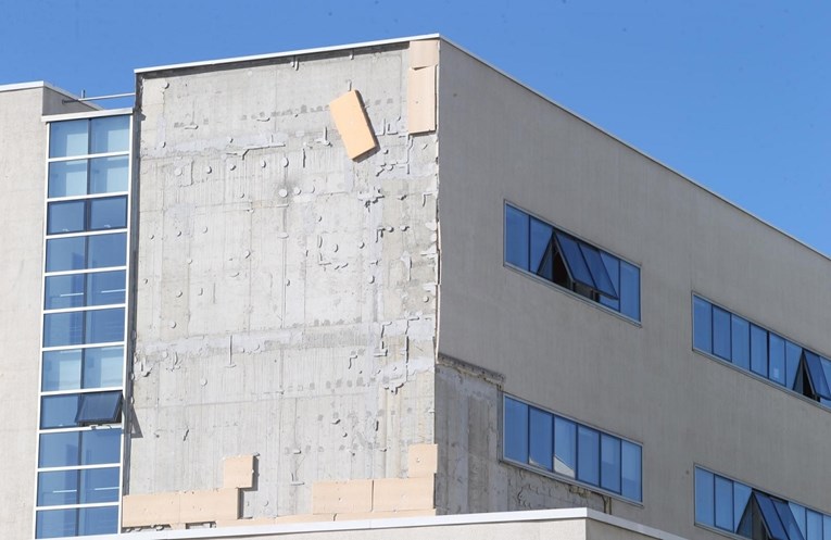 VIDEO Bura uništila fasadu na školi u Splitu