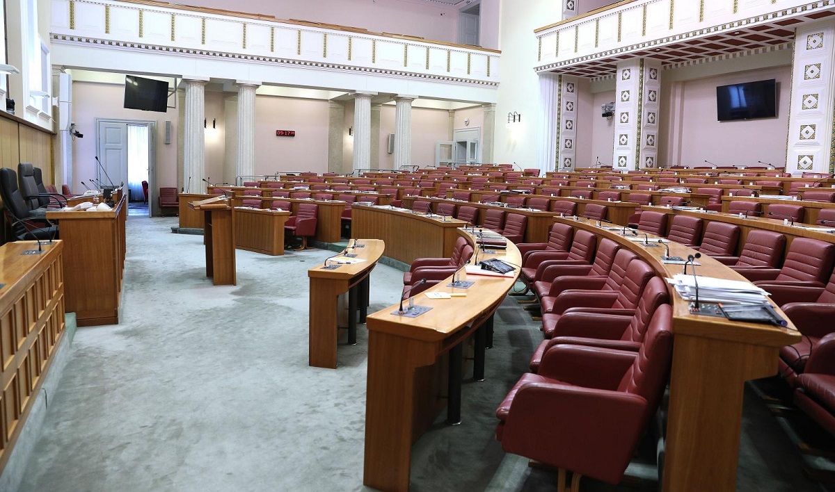 Saborski zastupnici idu na dva tjedna pauze