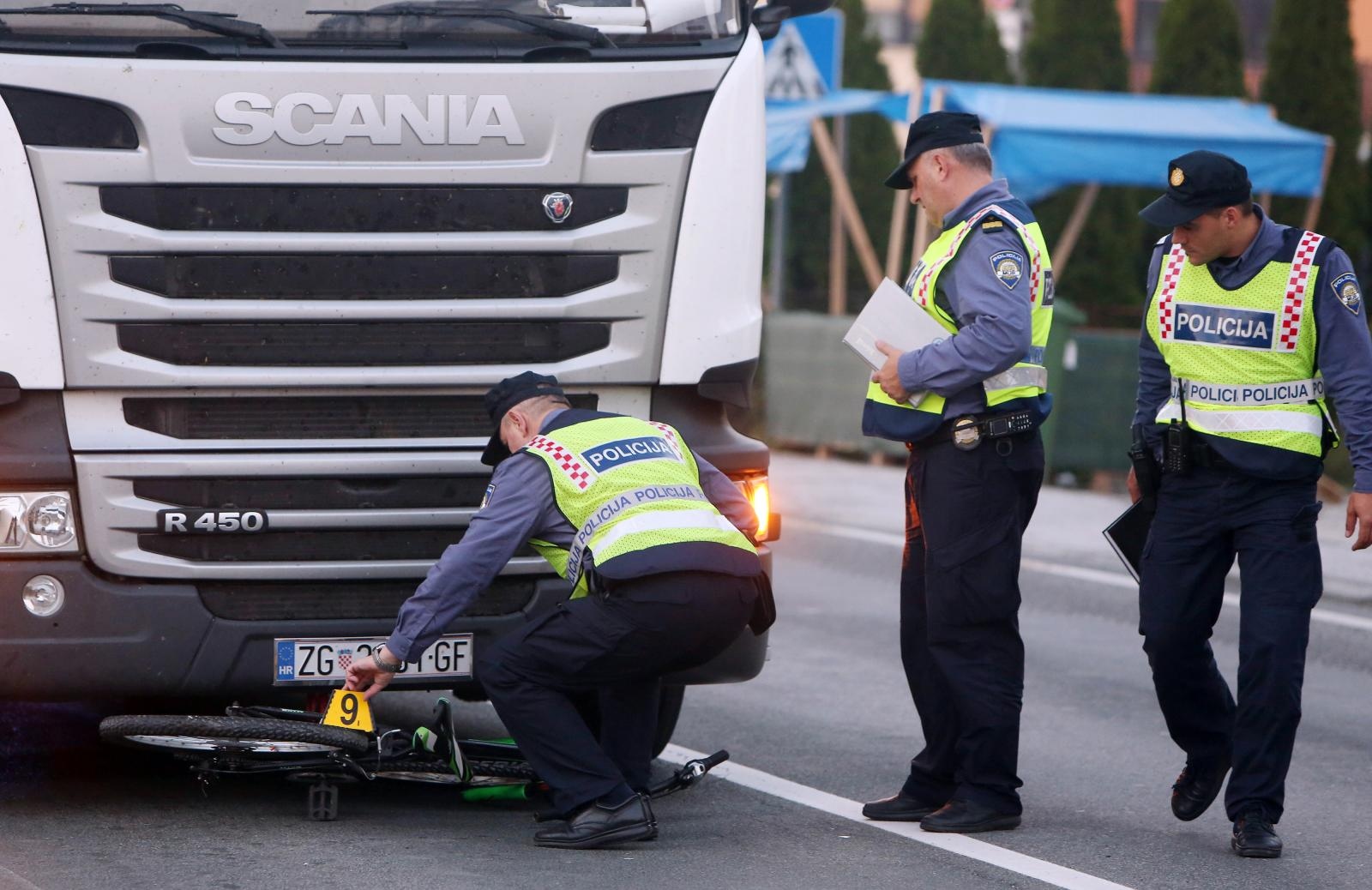 Užas u Karlovcu: U naletu šlepera na mjestu poginuo 10-godišnji dječak