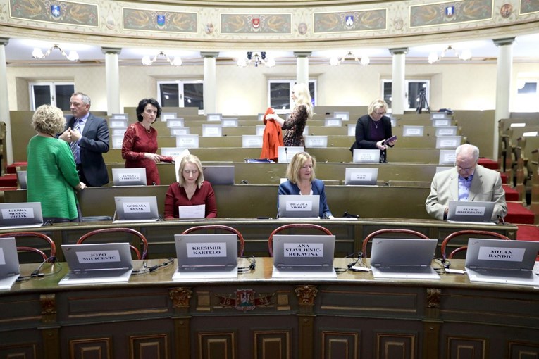 Kaos u zagrebačkoj Skupštini: Sjednica završila za pola sata