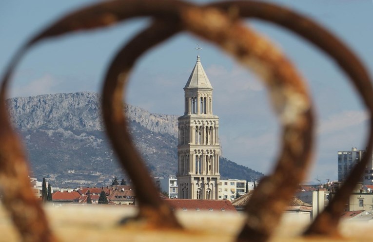 Vandali već dva dana šaraju po crkvi sv. Duje u Splitu