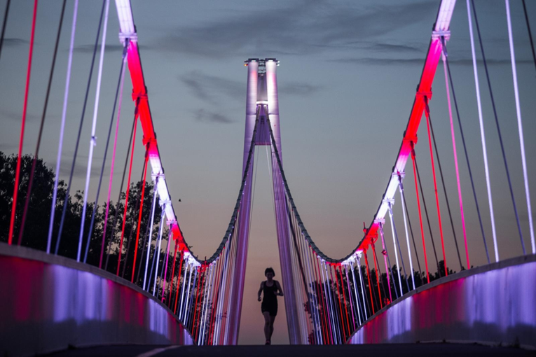 Sve za Vatrene: Viseći most u Osijeku obasjale boje šahovnice