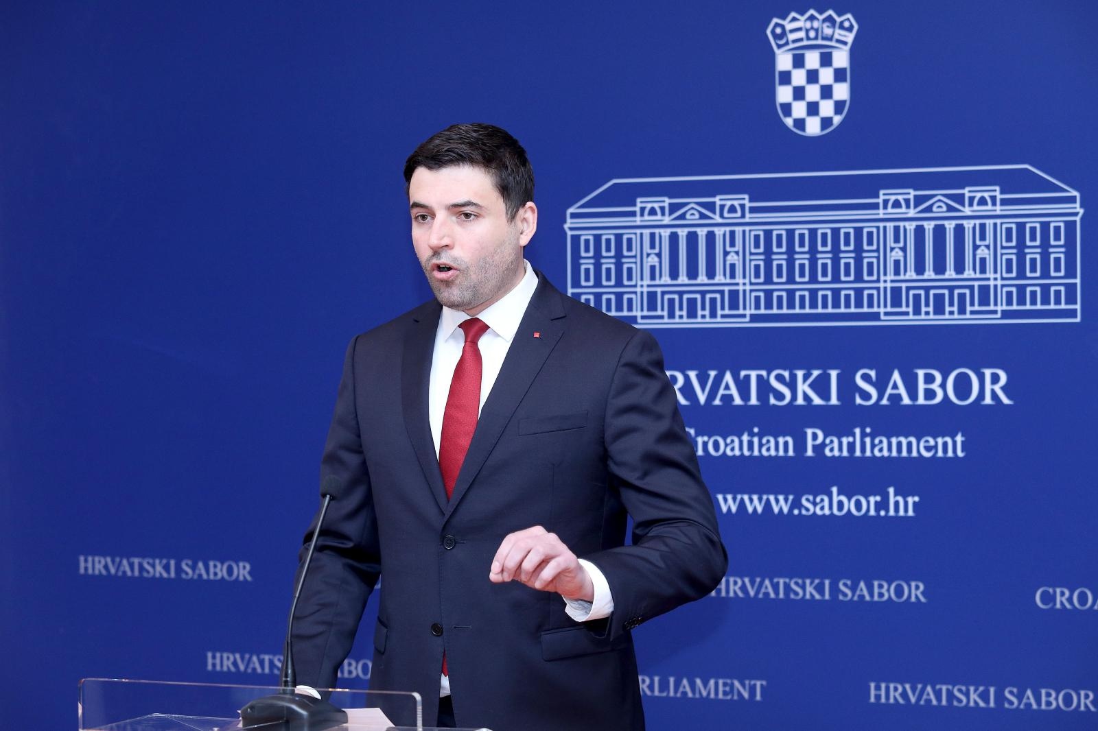 Bernardić: Ako vas zaustavi policija, recite - ako može ministrica, mogu i ja!