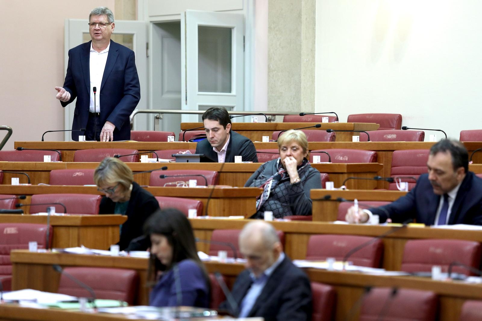 Vlada traži veće plaće za suce