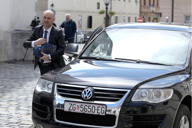 Koliko Plenkovićevi ministri imaju vozača?