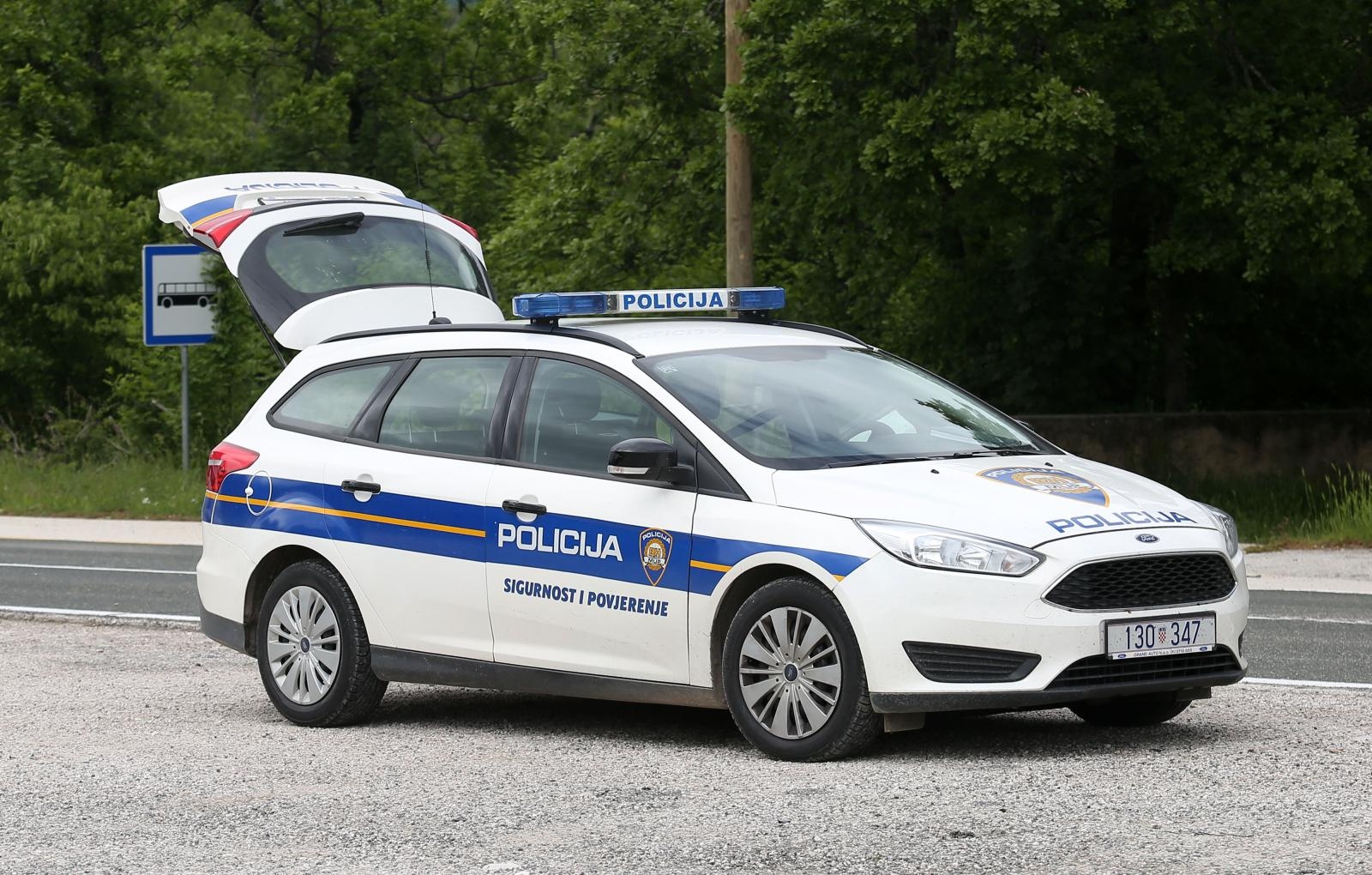 Teška nesreća kod Siska: Tinejdžera pregazio auto, bori se za život