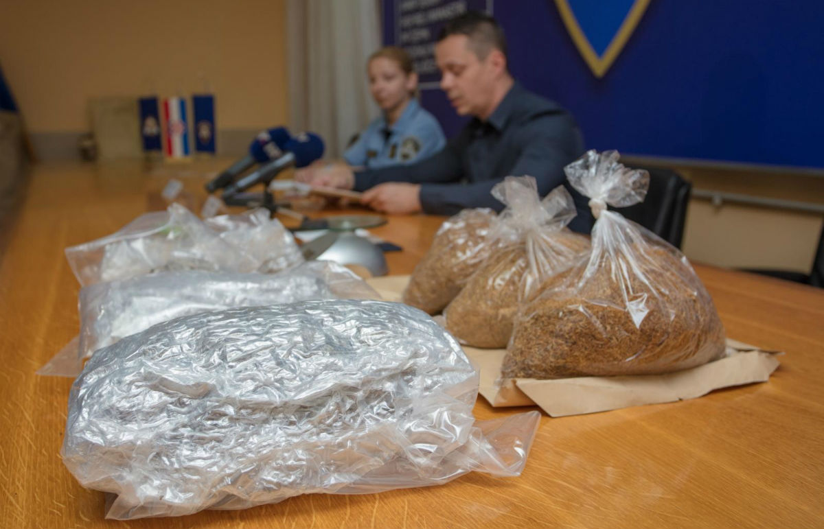 Osječka policija otkrila pet dilera, zaplijenili im dvije i pol kile marihuane