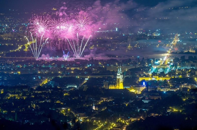 Kao iz bajke: Nevjerojatni prizori sinoć su se pojavili na nebu iznad Zagreba