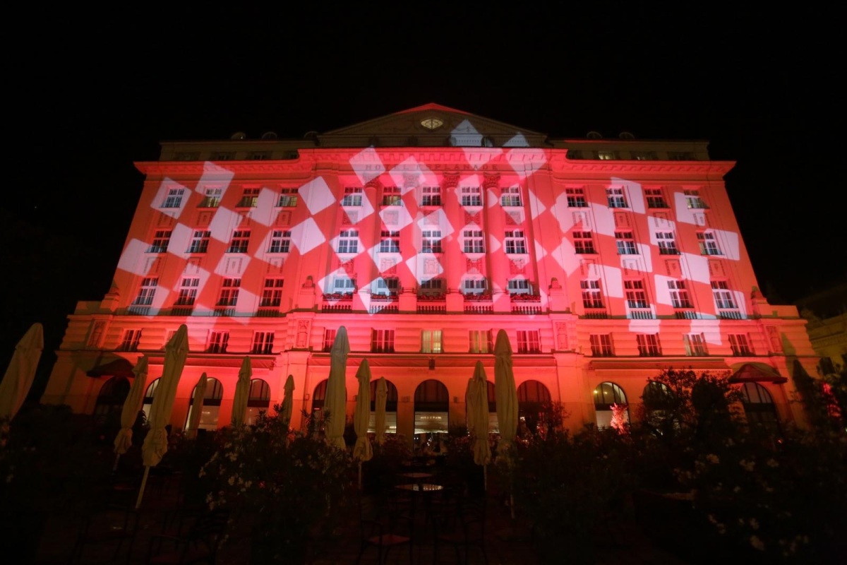 Ponos zbog Vatrenih: Zagrebački hotel Esplanade obasjale kockice