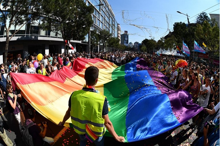 Tisuće sudjelovale u Paradi ponosa u Beogradu, nije bilo incidenata