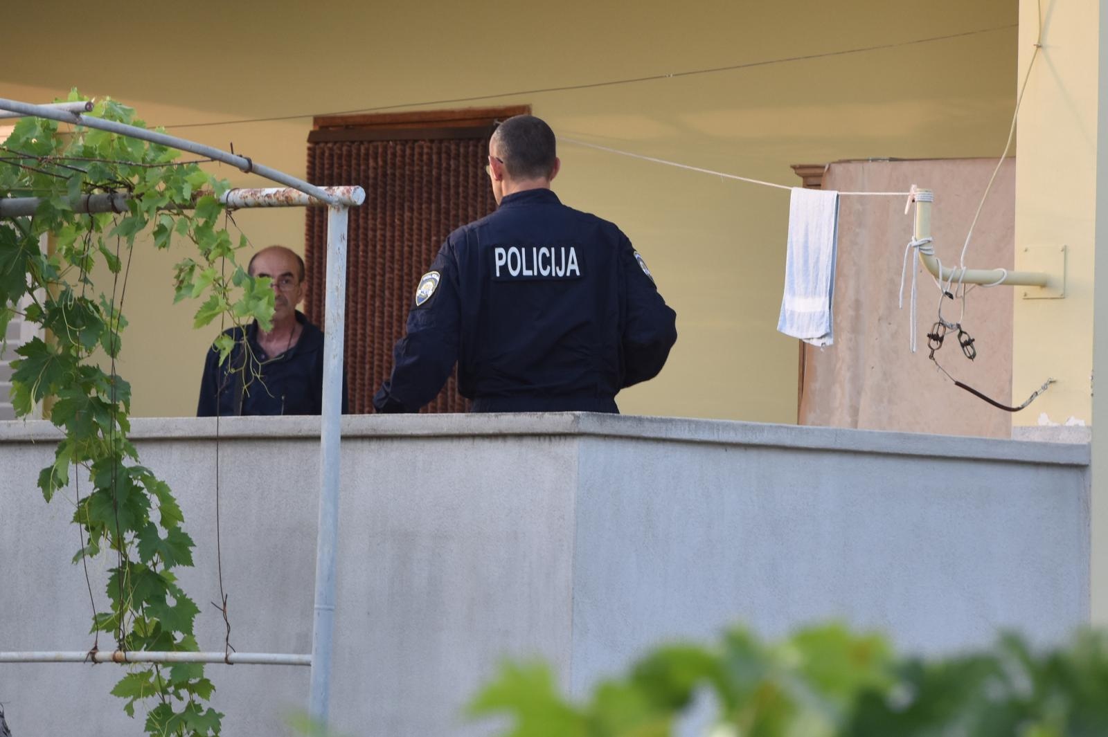 Muškarac koji je u Vrsima jučer ubio kćer pa sebe legalno je posjedovao pištolj