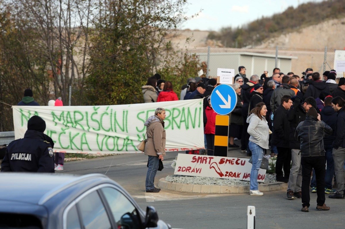 Mještani općine Viškovo kraj Rijeke blokirali ulaze na smetlište