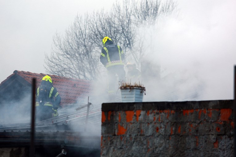 Požar u zagrebačkoj Dubravi, muškarac opečen